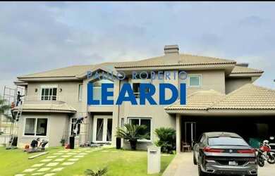 Imagem: A casa em condomínio possui 4 Dormitórios, 4 Banheiros, 5