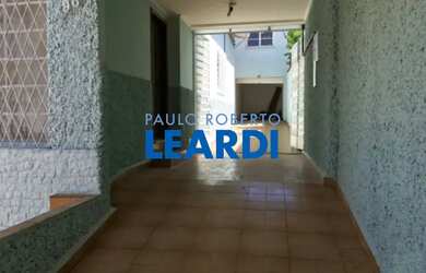 Imagem: A casa possui 3 Dormitórios, 4 Banheiros, 2 Vagas na garagem