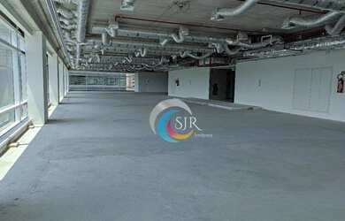 Imagem: O depósito possui 5 Vagas na garagem, 1.967m² de Área e