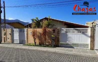 Imagem: A casa possui 4 Dormitórios, 5 Banheiros, 5 Vagas na garagem