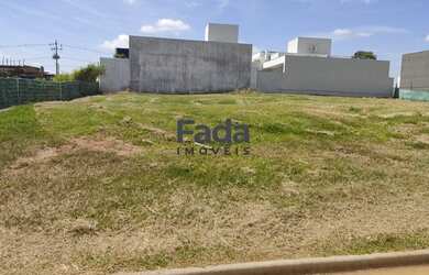 Imagem: O terreno possui 903m² de Área e está localizado em Porto