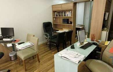 Imagem: O depósito possui 1 Vaga na garagem e 27m² de Área e está