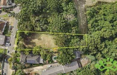 Imagem: O terreno possui 2.200m² de Área e está localizado em Butiatuvinha