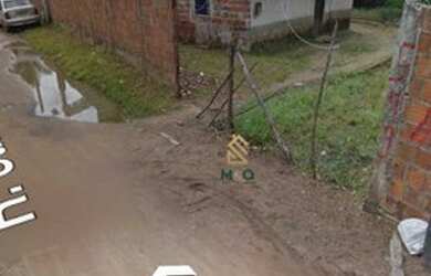 Imagem: O terreno possui 3.718m² de Área e está localizado em Pedras