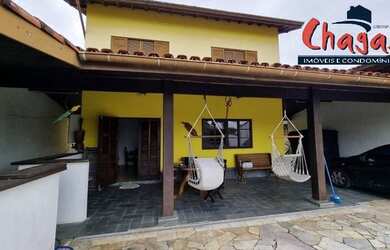 Imagem: A casa possui 5 Dormitórios, 2 Banheiros, 4 Vagas na garagem