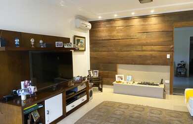 Imagem: A casa em condomínio possui 4 Dormitórios, 5 Banheiros, 4