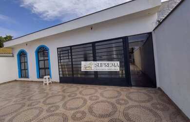 Imagem: A casa possui 4 Dormitórios, 1 Banheiro, 3 Vagas na garagem