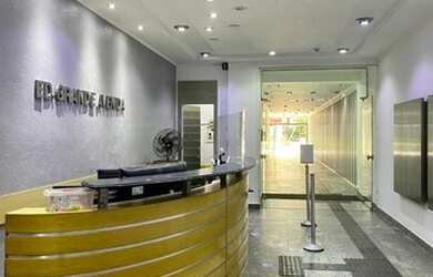 Imagem: O depósito possui 5 Vagas na garagem e 633m² de Área e está