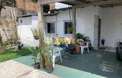 Imagem: A casa possui 3 Dormitórios, 2 Banheiros, 1 Vaga na garagem