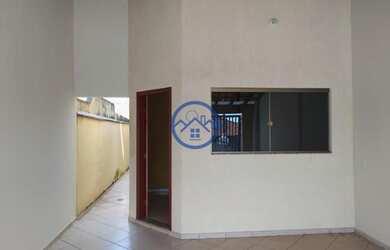 Imagem: A casa à venda possui 2 Dormitórios, 1 Banheiro, 2 Vagas na