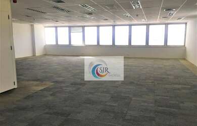 Imagem: O depósito possui 5 Vagas na garagem e 450m² de Área e está