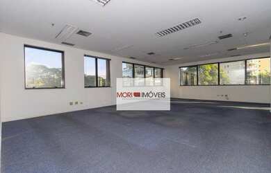 Imagem: O depósito possui 5 Vagas na garagem e 280m² de Área e está