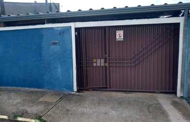 Imagem: A casa possui 1 Dormitório, 1 Banheiro, 2 Vagas na garagem