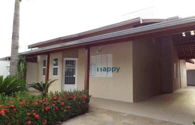 Imagem: A casa possui 3 Dormitórios, 3 Banheiros, 2 Vagas na garagem