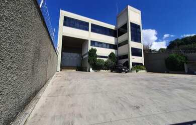 Imagem: O depósito possui 5 Vagas na garagem, 1.000m² de Área e