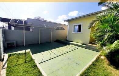 Imagem: A casa possui 2 Dormitórios, 2 Banheiros, 2 Vagas na garagem