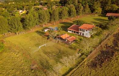 Imagem 8: Pé na água na represa de Piracaia, com ótima topografia, bairro de...