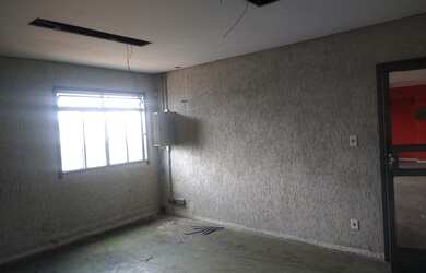 Imagem: O depósito possui 400m² de Área e está localizado em Glória