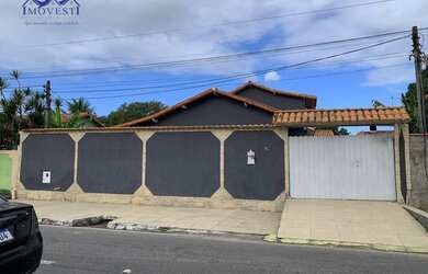 Imagem: A casa possui 3 Dormitórios, 4 Banheiros, 230m² de Área e