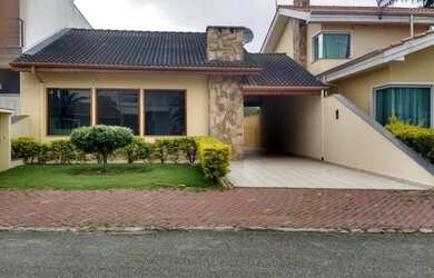 Imagem: A casa em condomínio possui 3 Dormitórios, 3 Banheiros, 4