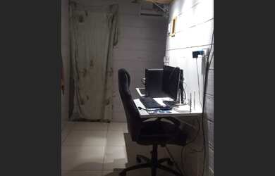 Imagem: A casa possui 2 Dormitórios, 1 Banheiro e está localizado