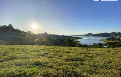 Imagem: O terreno possui 40000m² de Área e está localizado em Porto