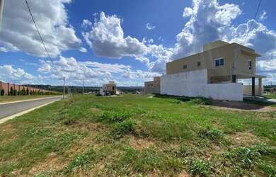 Imagem: O terreno possui 424m² de Área e está localizado em Senador