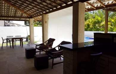 Imagem: A casa possui 4 Dormitórios, 5 Banheiros, 2 Vagas na garagem