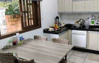 Imagem 10: Casa na Escola Agrícola. Churrasqueira, Imóvel novo, Guarda roupae240m²...