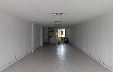 Imagem: O depósito possui 2 Vagas na garagem, 140m² de Área e está