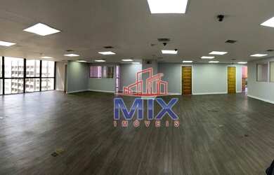 Imagem: O depósito possui 2 Vagas na garagem e 299m² de Área e está