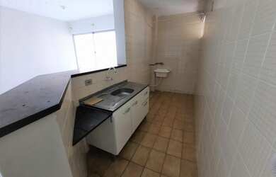 Imagem: O apartamento possui 1 Dormitório, 1 Banheiro, 1 Vaga na garagem