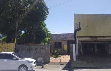 Imagem: A casa possui 3 Dormitórios, 2 Banheiros, 4 Vagas na garagem