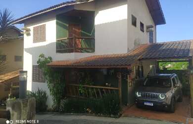 Imagem: A casa em condomínio possui 3 Dormitórios, 2 Banheiros, 5