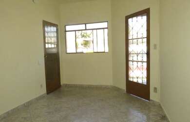 Imagem: A casa possui 3 Dormitórios, 1 Banheiro, 1 Vaga na garagem