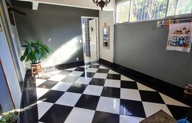 Imagem: A casa possui 3 Dormitórios, 2 Banheiros, 1 Vaga na garagem