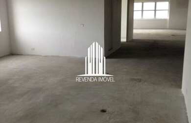 Imagem: O depósito possui 2 Vagas na garagem, 210m² de Área e está