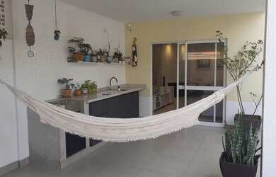 Imagem: A casa em condomínio possui 3 Dormitórios, 2 Banheiros, 2