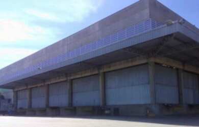 Imagem: O depósito possui 5 Vagas na garagem e 1558m² de Área e está