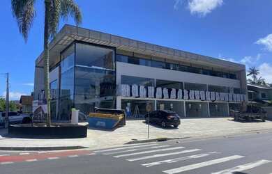 Imagem: O depósito possui 2 Vagas na garagem, 129m² de Área e está