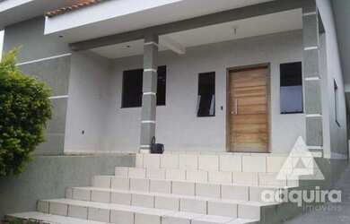 Imagem: A casa possui 3 Dormitórios, 2 Banheiros, 3 Vagas na garagem