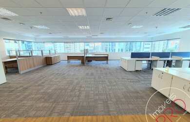 Imagem: O depósito possui 5 Vagas na garagem, 246m² de Área e está