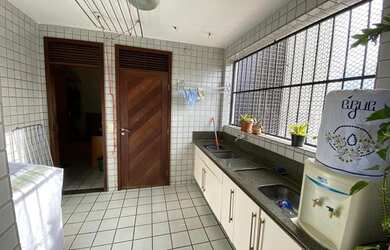 Imagem 9: Apartamento para venda tem 198 metros quadrados com 4 quartos em Tirol...