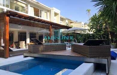 Imagem: A casa em condomínio possui 4 Dormitórios, 4 Banheiros, 2