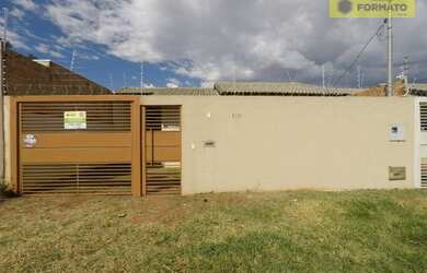 Imagem: A casa possui 2 Dormitórios, 1 Banheiro, 1 Vaga na garagem