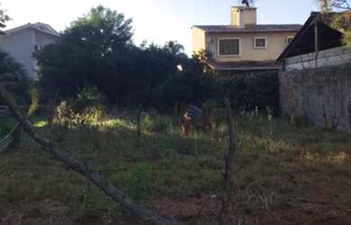 Imagem: O terreno possui 432m² de Área e está localizado em Laranjal