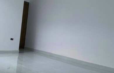 Imagem: A casa possui 3 Dormitórios, 1 Banheiro, 2 Vagas na garagem