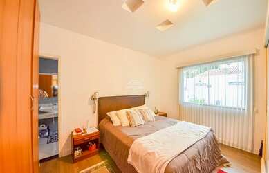 Imagem 8: Casa para venda tem 208 metros quadrados com 4 quartos em Seminário -...