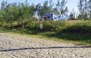 Imagem: O terreno possui 300m² de Área e está localizado em Balneário