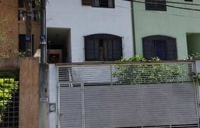 Imagem: A casa possui 4 Dormitórios, 3 Banheiros, 3 Vagas na garagem